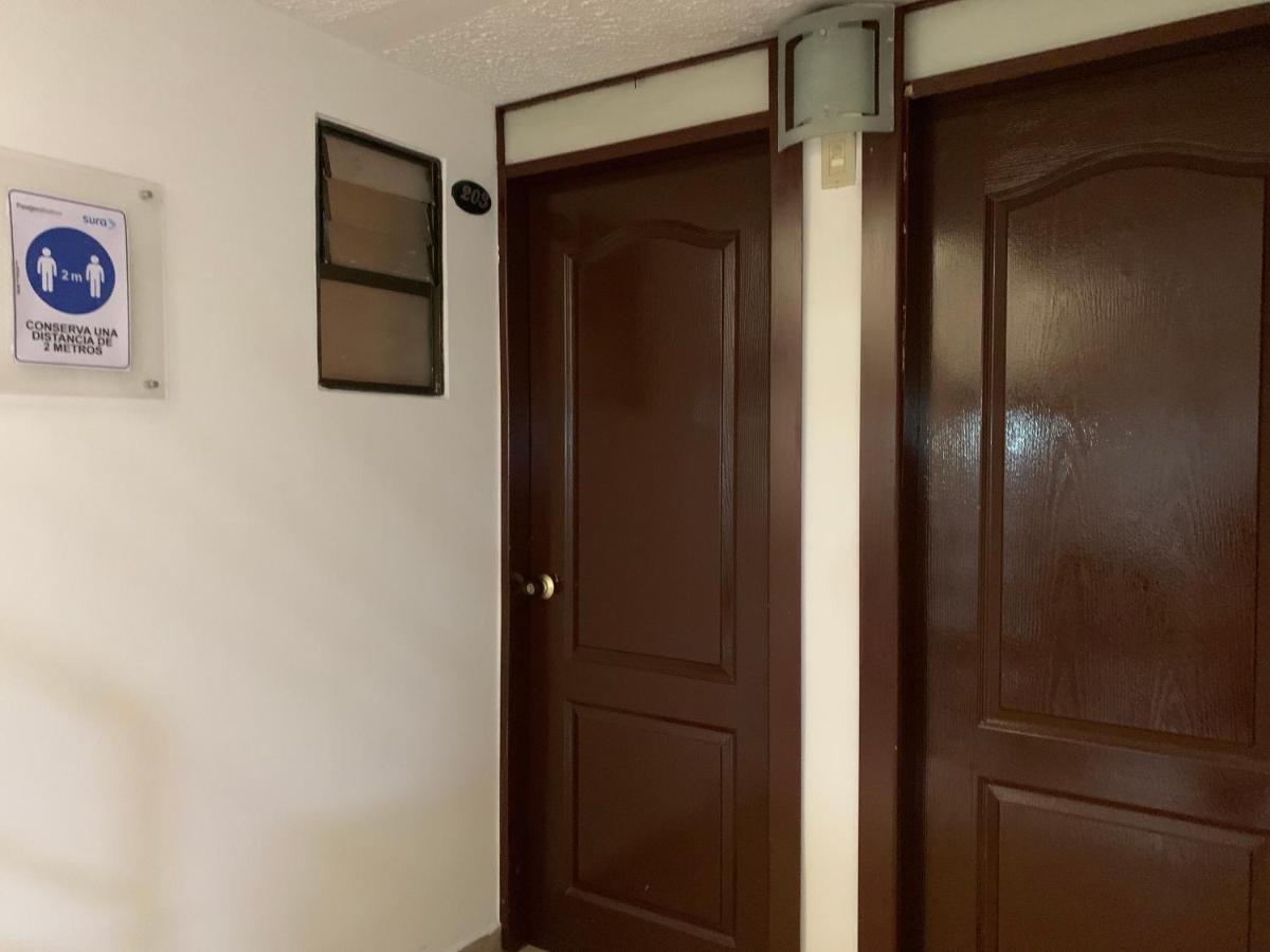 בוגוטה Hotel Pasajero Suites, Corferias מראה חיצוני תמונה