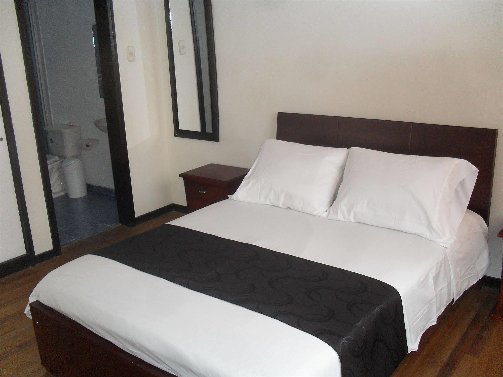 בוגוטה Hotel Pasajero Suites, Corferias מראה חיצוני תמונה