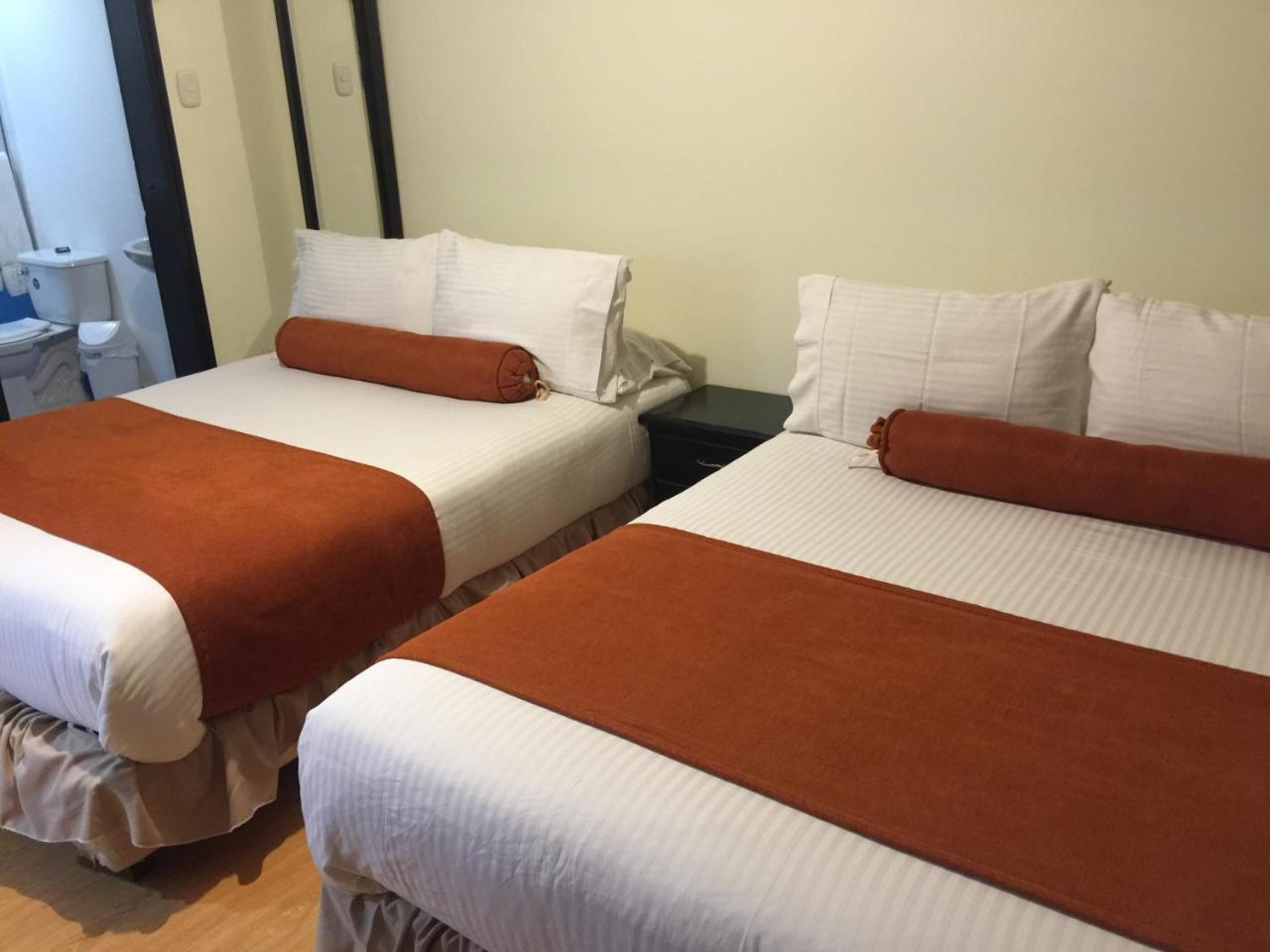 בוגוטה Hotel Pasajero Suites, Corferias מראה חיצוני תמונה